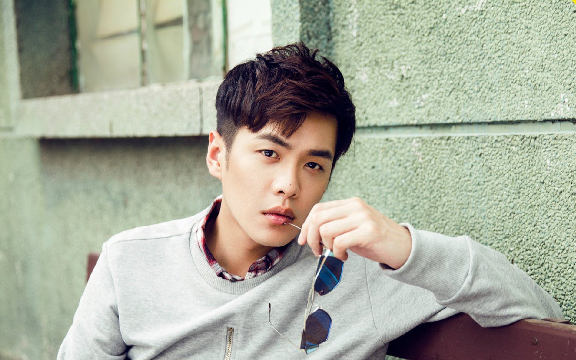 爱游戏在线娱乐官网-仰泳老将率队冲击奖牌区，仰泳教练视频