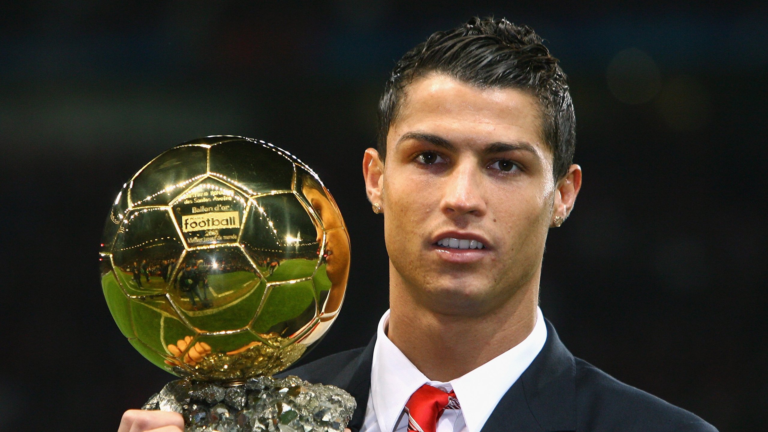 借助数字化手段提升足球比赛观赛体验，数字智能足球